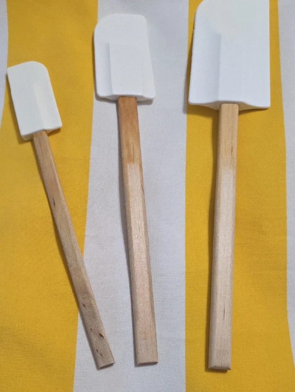 Le Creuset White Silicone and Wood Spatula Set - 3 Piece
